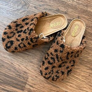 Aerie slippers clogs leopard